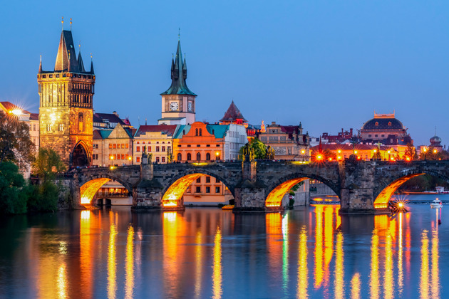 Вечерняя прогулка по Влтаве с панорамой Пражского Града и Карлова моста