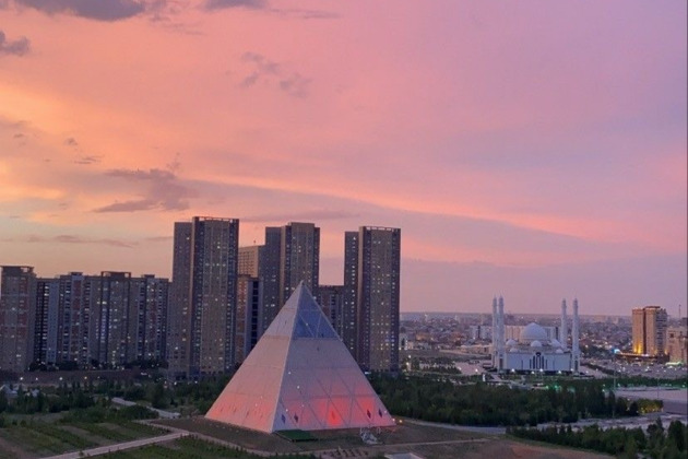 Фото - экскурсия: Вечерняя Астана: огни столицы и чаепитие со сладостями