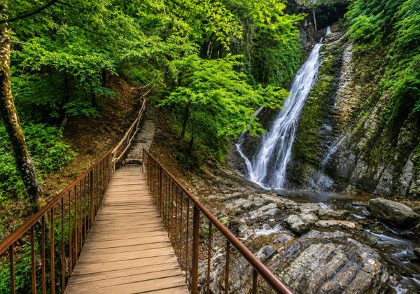 Экскурсия в Шемаху и Габалу: Джума-мечеть, водопад и озеро Нохур - фото 3