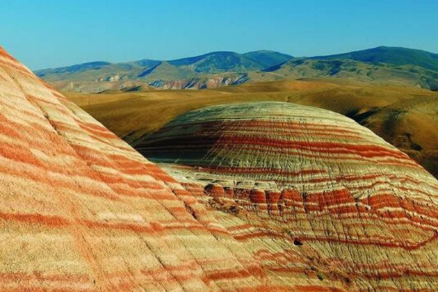 Фото - экскурсия: Обзорная экскурсия из Баку: Розовое озеро, Карамельные горы и Шахдаг