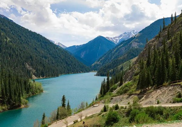 Тур в мини-группе на озеро Кольсай, Черный и Чарынский каньоны - фото 1