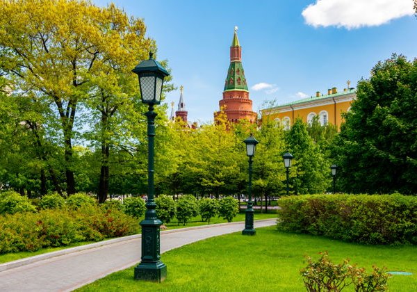 «Взламывая шифр города»: детская экскурсия-квест по Александровскому саду - фото 1