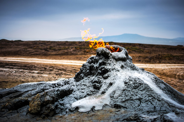 Фото - экскурсия: Путешествие в Гобустан и на Апшерон к грязевым вулканам, древним петроглифам и храму огня