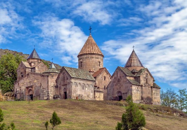 Водная жемчужина Севан, живописный Дилижан и исторический монастырь Агартси - фото 2
