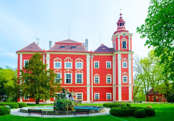 Замок и средневековая корчма Детенице