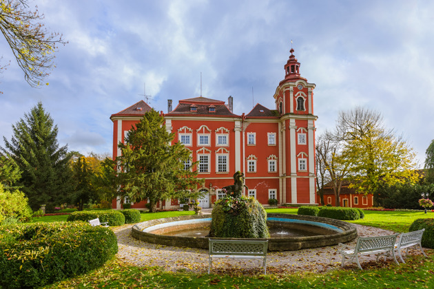 Ужин в средневековом стиле с развлекательной программой в замковой корчме Детенице