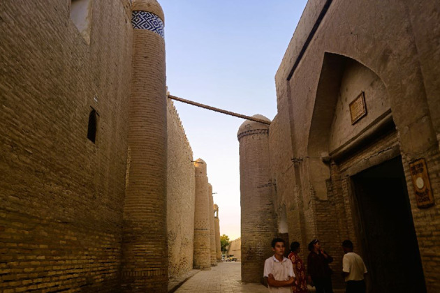 Фото - экскурсия: Путешествие от сияющих куполов Бухары к таинственной Хиве