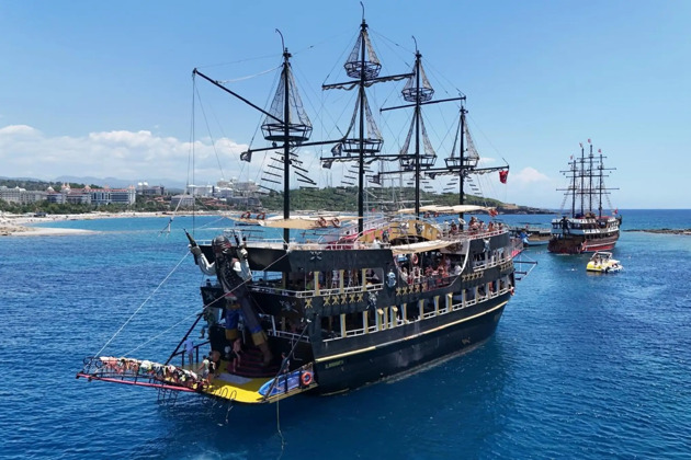 Прогулка на лодке в Сиде с обедом и остановками для купания у острова дельфинов