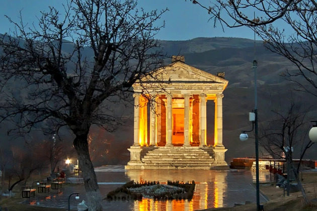 Фото - экскурсия: Вечерняя прогулка по Гарни с дегустацией вин