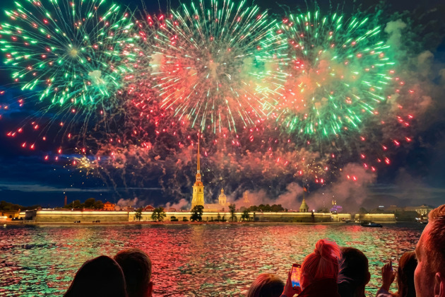 Праздничная прогулка на однопалубном теплоходе по Неве с видом на салют 9 мая