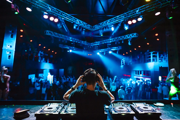 Айс паб в Праге: ледяной бар с напитком и входом в клуб