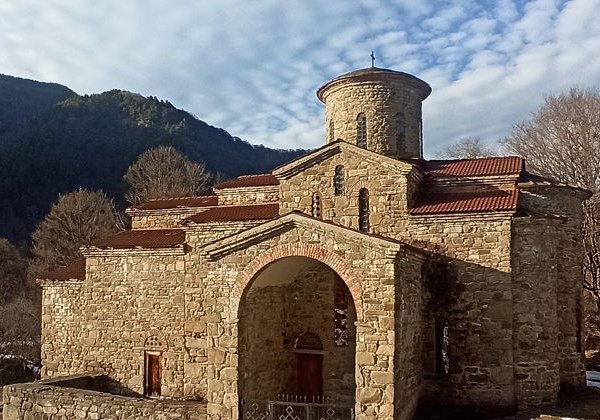 Все курорты Карачаево-Черкесии и Кабардино-Балкарии в одном туре за 4 дня - фото 1