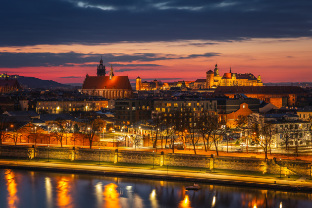 Вечерняя прогулка по Висле с видами на освещенный Краков и Вавель