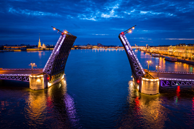 Вечерняя прогулка по разводным мостам Петербурга