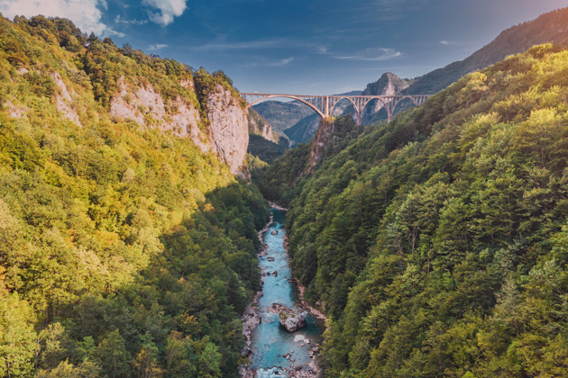 Каньоны Тара и Дурмитор с Черным озером в Черногории