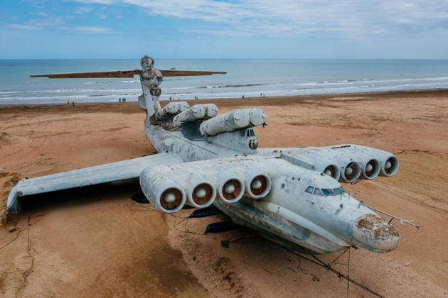 Водопад Хучни и экраноплан «Лунь»  -1