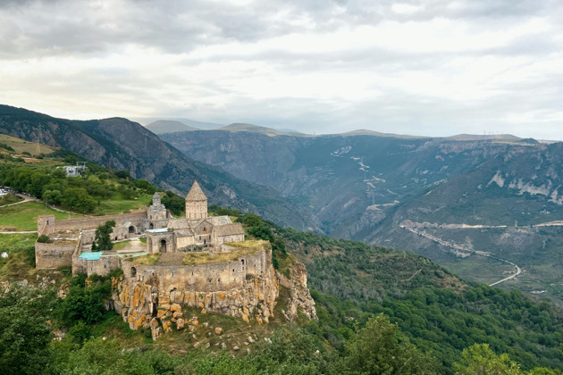 Поездка к канатной дороге Крылья Татева и знакомство с мифами Южной Армении