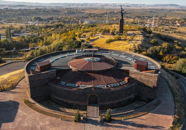 Гюмри: Душа Армении и ожившая история - фото 1
