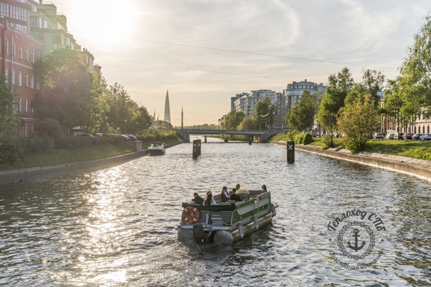 Прогулка по Петроградской стороне: парадная и новая жизнь города