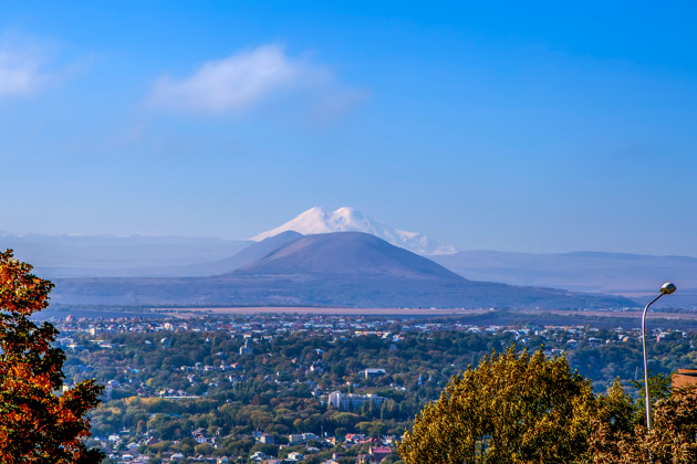 Бештау - священная гора с монастырем, озером кувшинок и Суворовскими ваннами