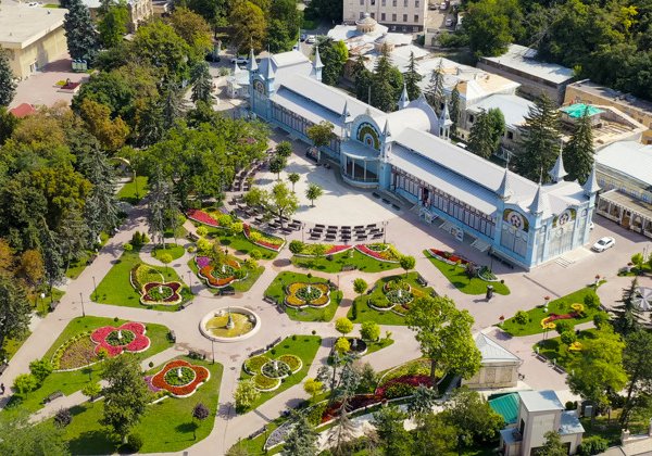 Пятигорск — город исторический: Кавказских гор восторг, поэта гений