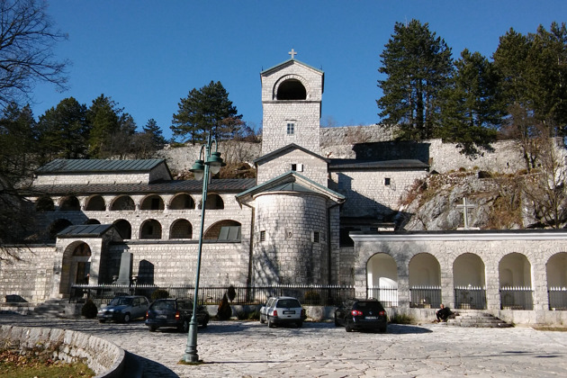 Познакомьтесь с монастырями Черногории в Остроге и Цетинье