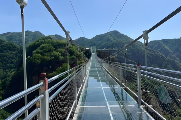 Стеклянный мост и шелковая фабрика: исследуйте Пекин