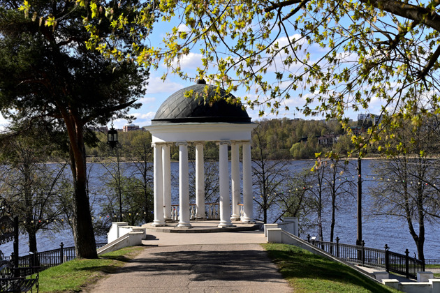 Прогулка по костромской набережной с рассказом о фонарщиках