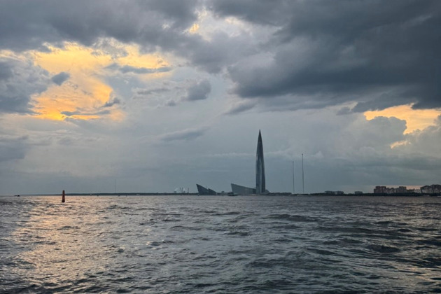 Прогулка по Петербургу на современном катере