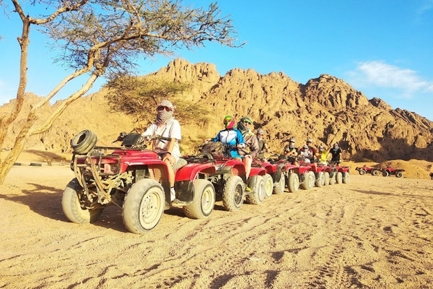 Квадроциклы к миниатюрным копиям египетских памятников