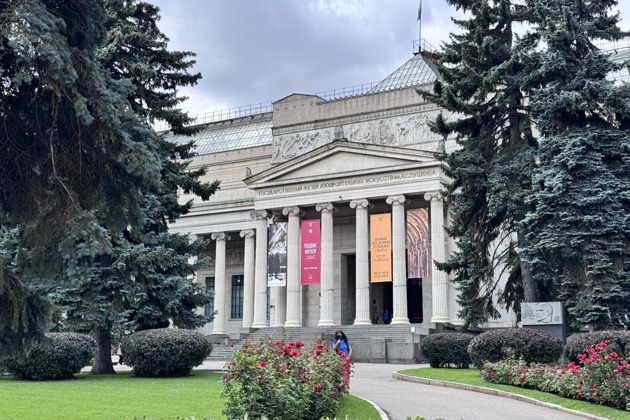 Прогулка от библиотеки к парку по центру Москвы