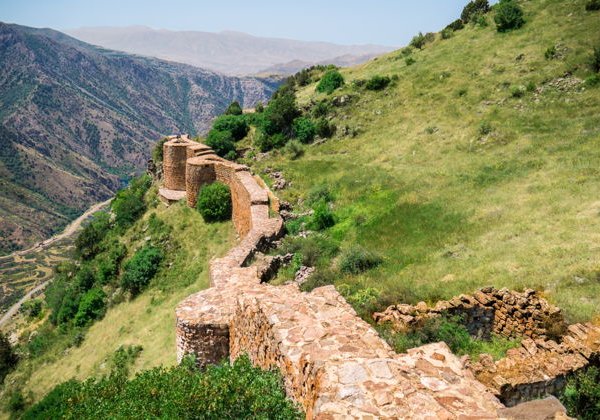 ВНЕДОРОЖНЫЙ ТУР: крепость Смбатаберд, церковь Зорац, гейзер Орбатег - фото 2
