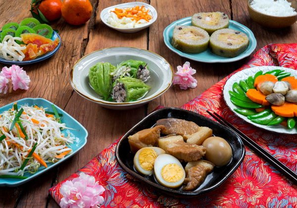 Шведский стол в ресторане Nha Trang Xua с традиционной кухней - фото 3