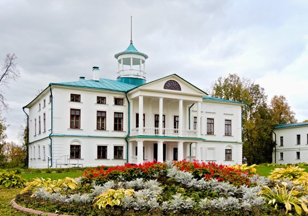 В гости к Некрасову — экскурсия в усадьбу «Карабиха»
