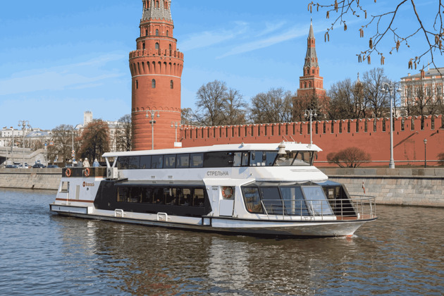 Гуляем по кругу от причала «Крымский мост» на электроходе «Стрельна»