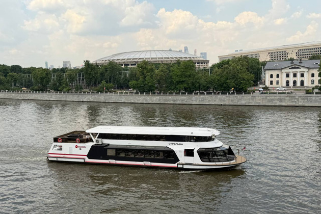 Круговая прогулка от причала Лужники Центральный на электроходе «Стрельна»