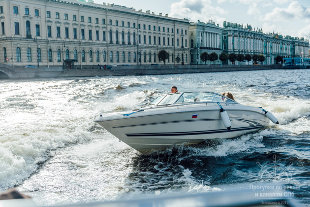 Северный город с акватории: впечатляющая водная экскурсия