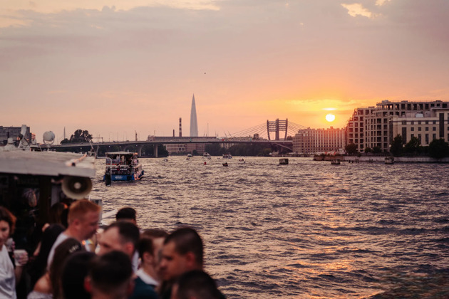 Вечерняя музыка на воде в Финском заливе - волшебство Петербурга с моря