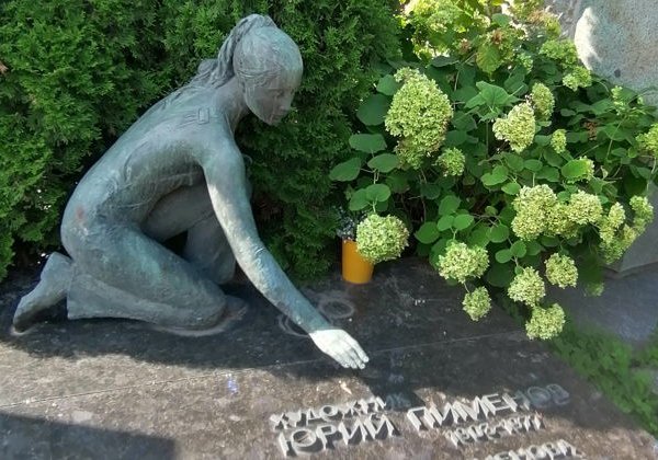 Новодевичье: прогулка вдоль монастыря и экскурсия по кладбищу - фото 1