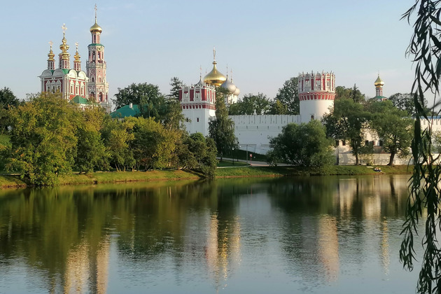 Прогулка вдоль Новодевичьего монастыря и экскурсия по его кладбищу