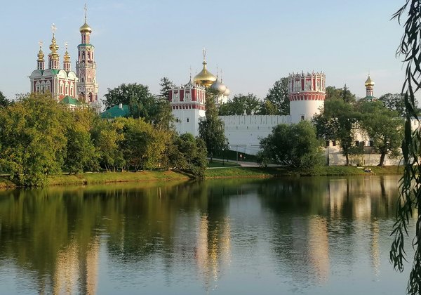 Новодевичье: прогулка вдоль монастыря и экскурсия по кладбищу