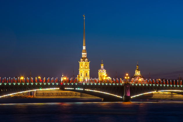 Салют 9 мая на борту теплохода у Петропавловской крепости - фото 1