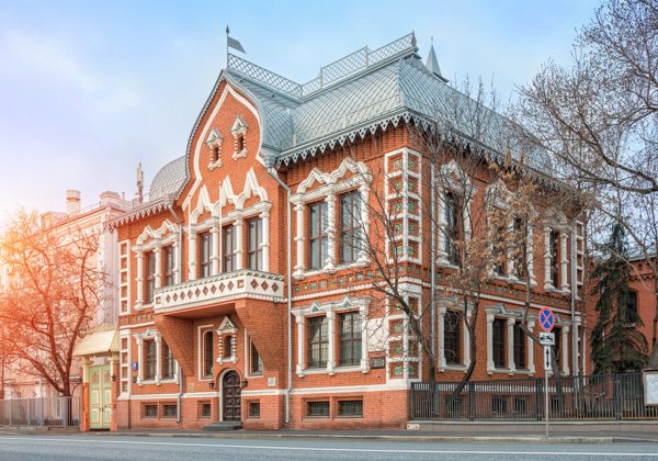 Автобусная экскурсия по необычным домам Москвы