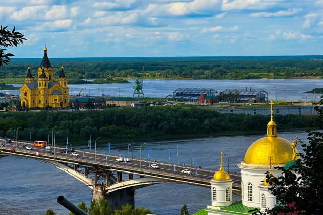 Прогулка на яхте с панорамным видом или остановкой для купания возле острова