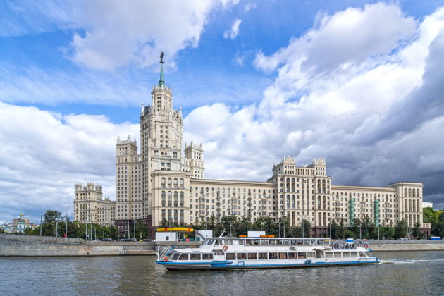 Обзорная прогулка на теплоходе по Историческому маршруту с гидом - фото 3