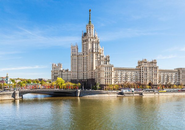 Обзорная прогулка на теплоходе по Историческому маршруту с гидом
