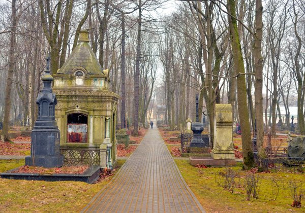 Новодевичье: прогулка вдоль монастыря и экскурсия по кладбищу