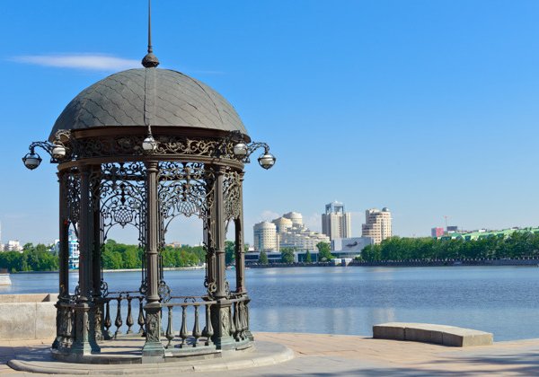Екатеринбург в лучах утреннего солнца