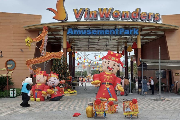 VinWonders Хойан объединяет сафари, встречи с жирафами и аквапарк