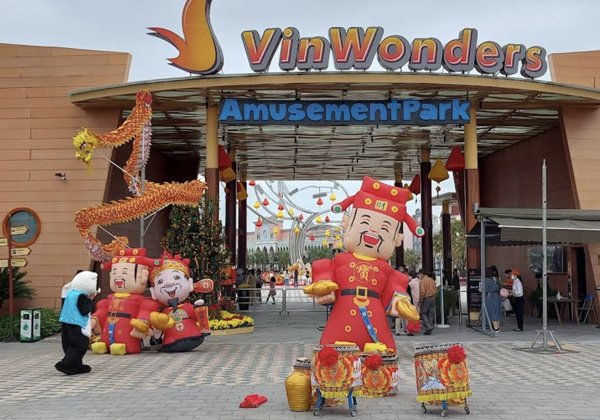 VinWonders Хойан: сафари, жирафы, аквапарк